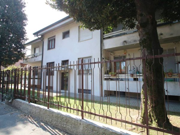 appartamento in vendita a Rozzano in zona Pontesesto