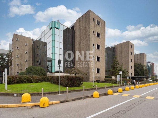 locale di sgombero in vendita a Rozzano