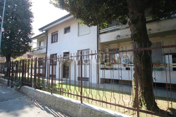 appartamento in vendita a Rozzano in zona Pontesesto