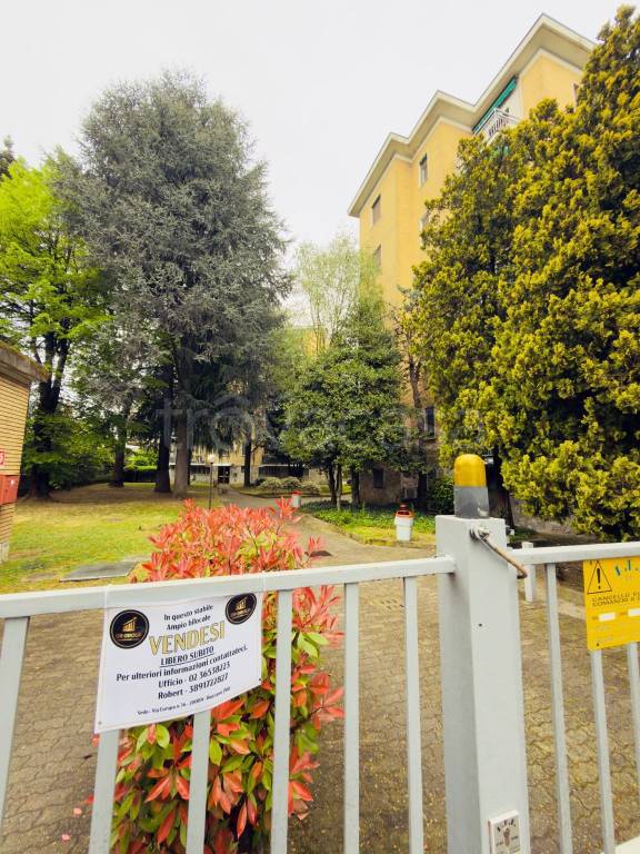 appartamento in vendita a Rozzano in zona Quinto Stampi