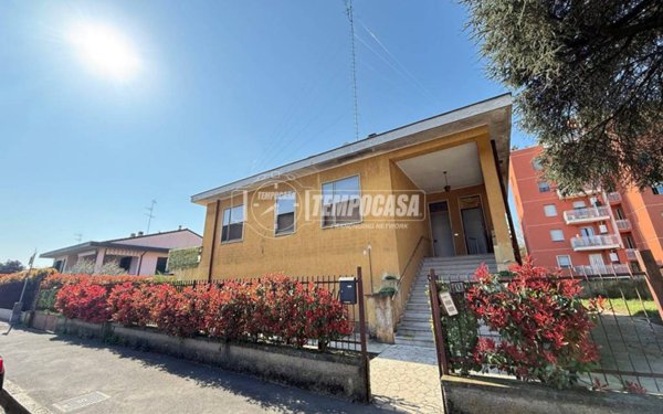casa indipendente in vendita a Rozzano in zona Pontesesto