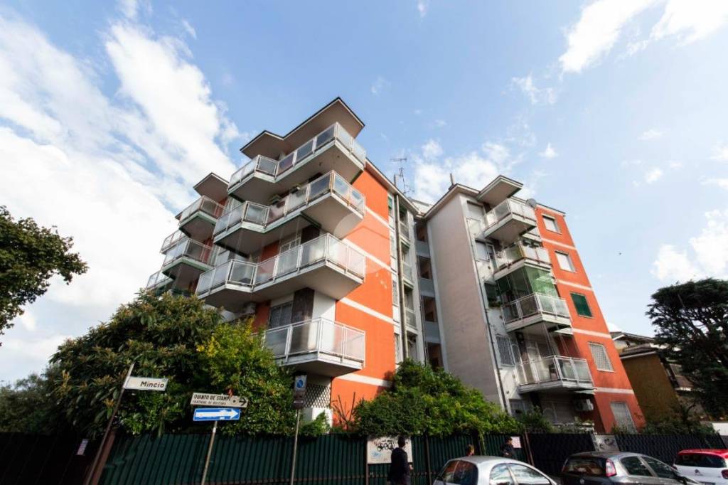 appartamento in vendita a Rozzano in zona Quinto Stampi