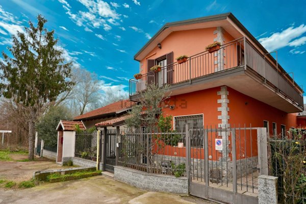 casa indipendente in vendita a Rozzano