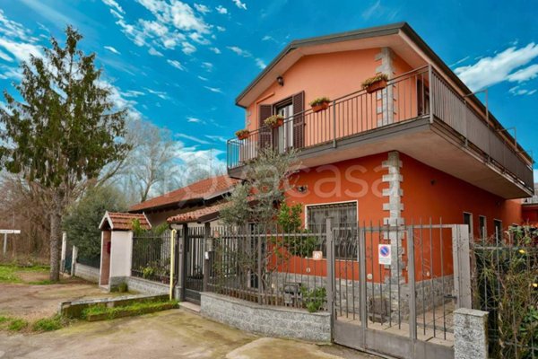 casa indipendente in vendita a Rozzano in zona Valleambrosia