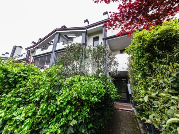 appartamento in vendita a Rozzano in zona Valleambrosia