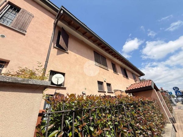 appartamento in vendita a Rozzano in zona Quinto Stampi
