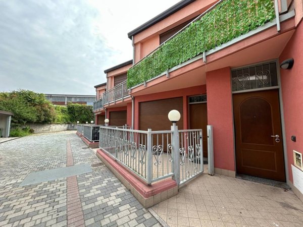 appartamento in vendita a Rozzano in zona Quinto Stampi