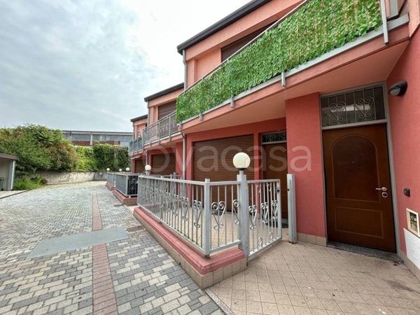 appartamento in vendita a Rozzano in zona Quinto Stampi