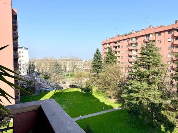 appartamento in vendita a Rozzano in zona Valleambrosia