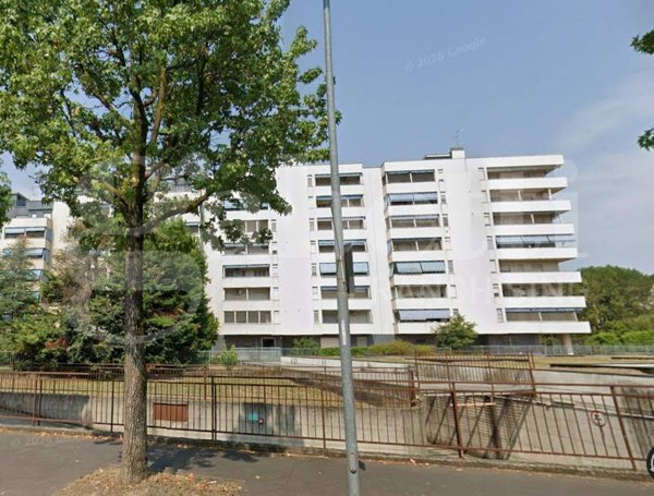 negozio in vendita a Rozzano