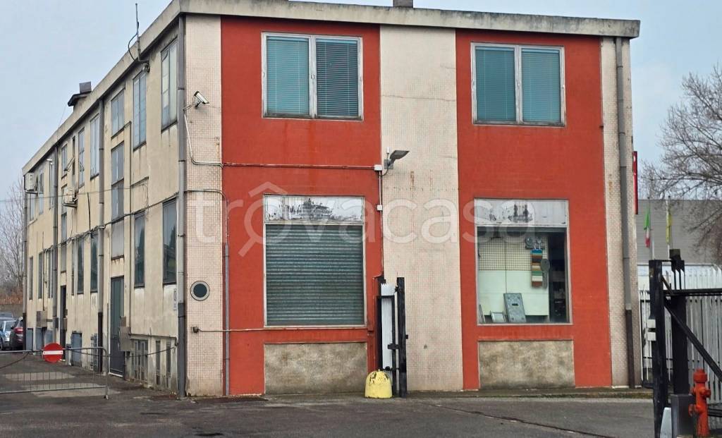 negozio in vendita a Rozzano