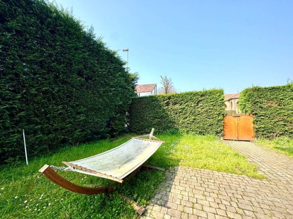 casa indipendente in vendita a Rozzano in zona Cassino Scanasio