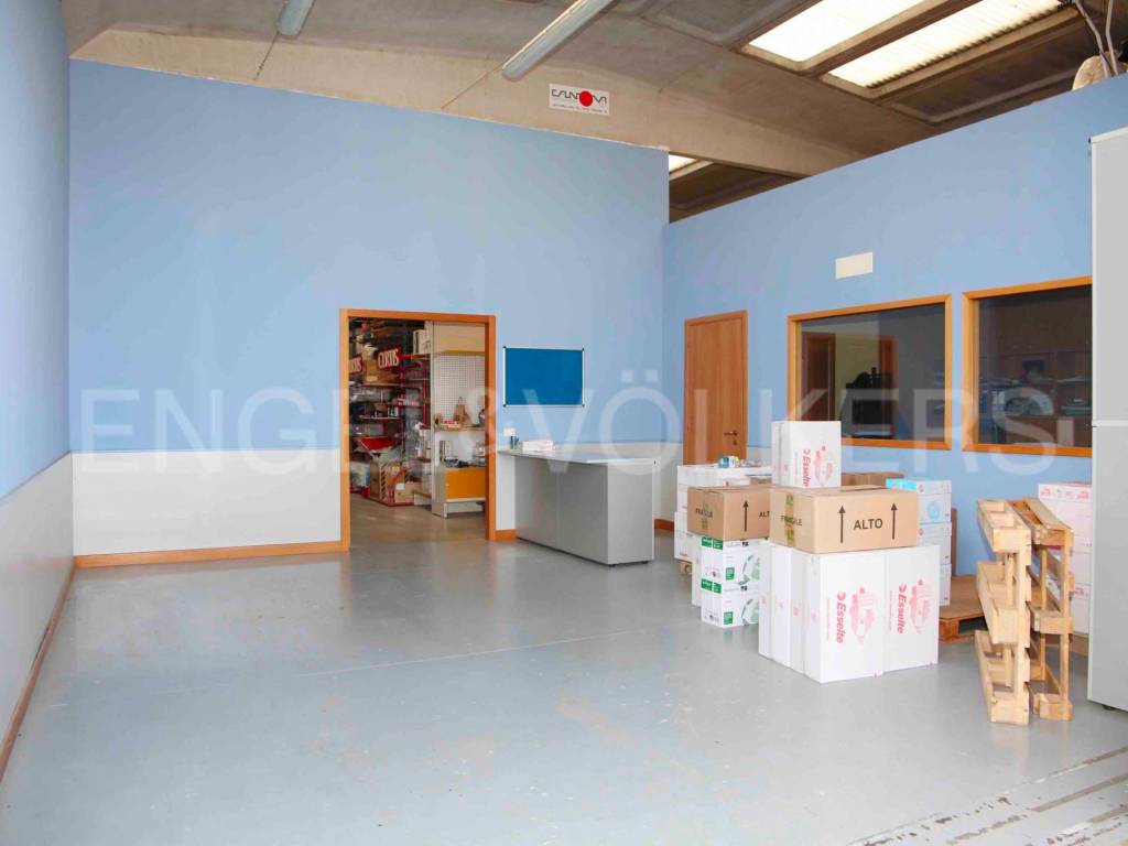 negozio in vendita a Rozzano