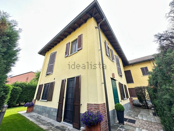 casa indipendente in vendita a Rozzano in zona Cassino Scanasio