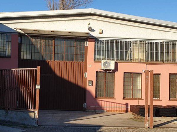 locale commerciale in vendita a Rozzano in zona Quinto Stampi