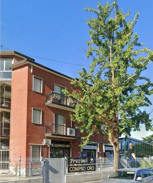 negozio in vendita a Rozzano