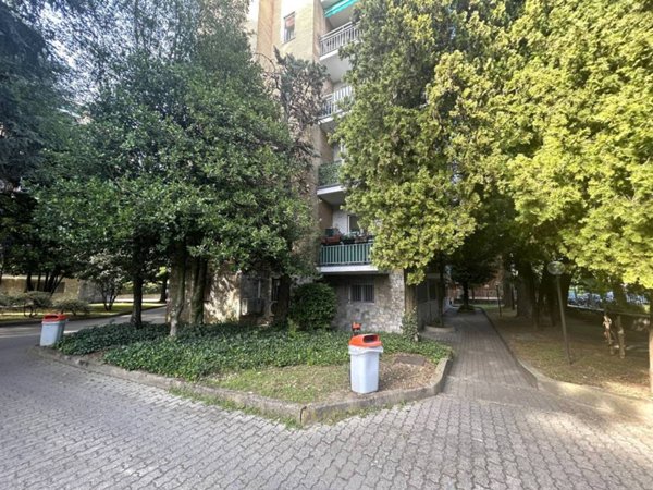 appartamento in vendita a Rozzano in zona Quinto Stampi