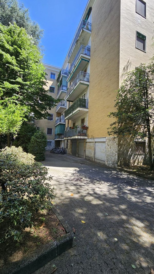 appartamento in vendita a Rozzano in zona Quinto Stampi