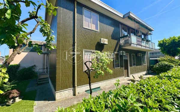 casa indipendente in vendita a Rozzano in zona Valleambrosia