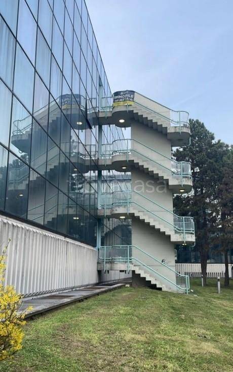 ufficio in vendita a Rozzano in zona Valleambrosia