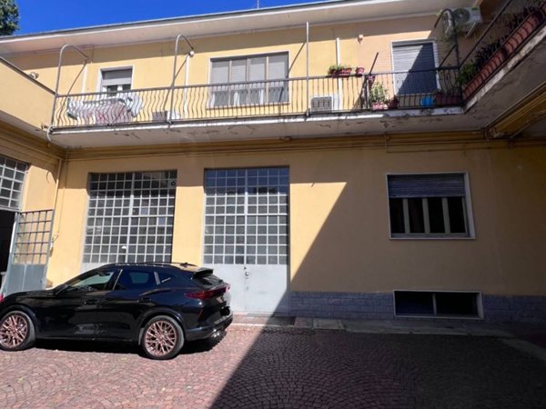 negozio in vendita a Rozzano in zona Quinto Stampi