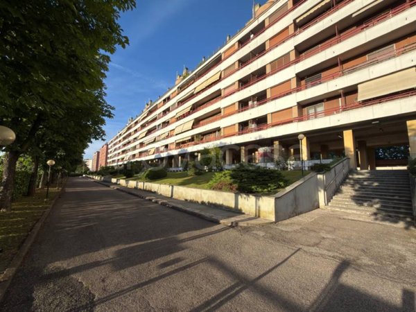 appartamento in vendita a Rozzano in zona Valleambrosia
