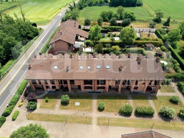 casa indipendente in vendita a Rozzano in zona Pontesesto