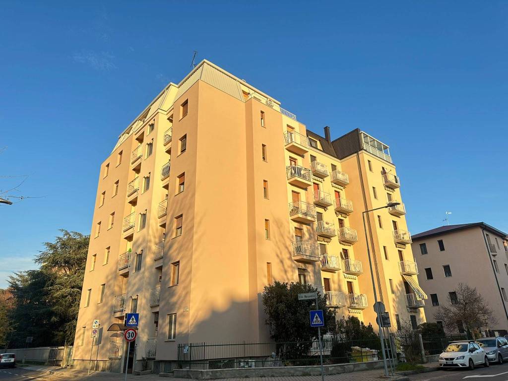 appartamento in vendita a Rozzano in zona Valleambrosia