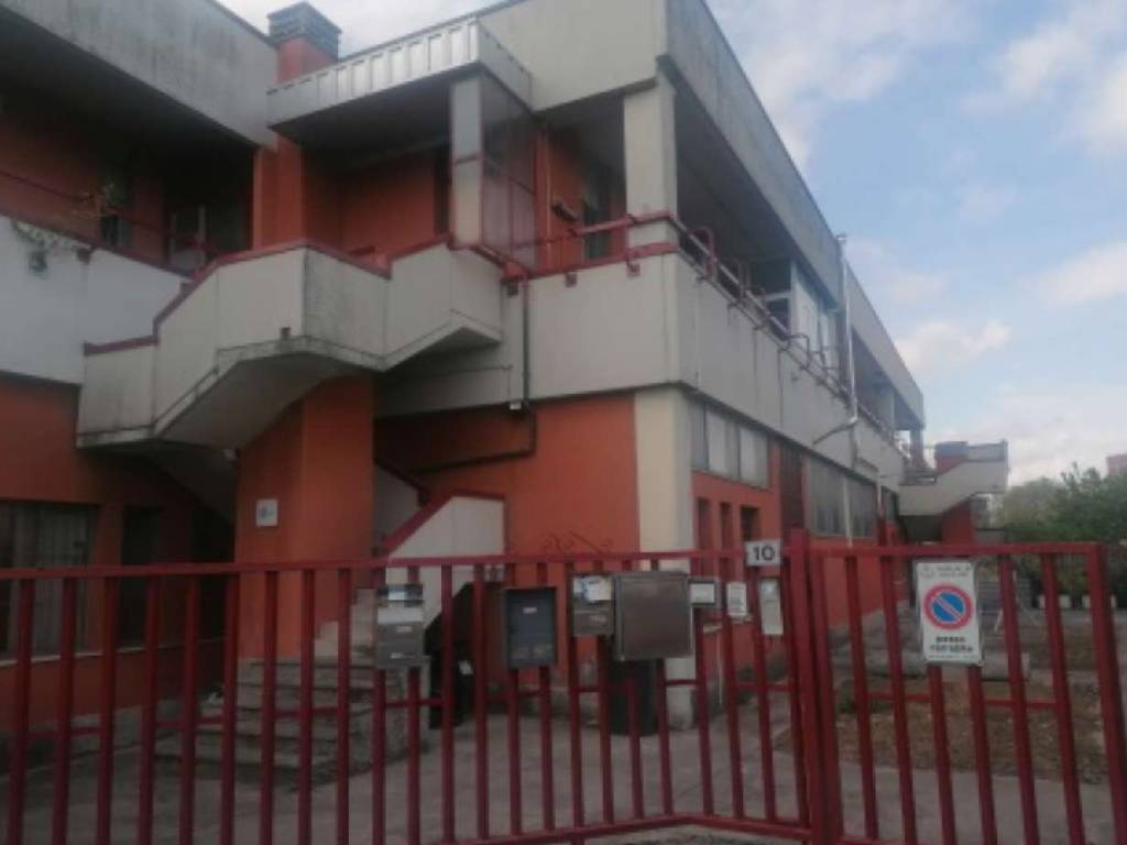 ufficio in vendita a Rozzano in zona Quinto Stampi