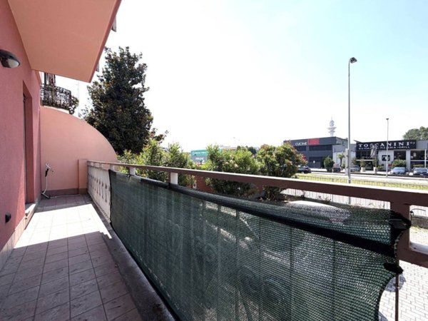appartamento in vendita a Rozzano in zona Quinto Stampi