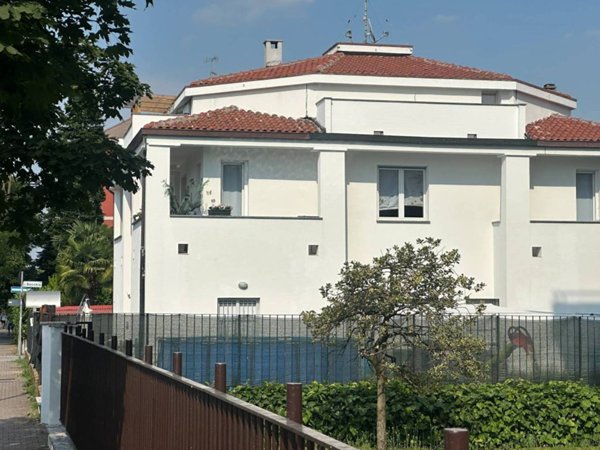 casa indipendente in vendita a Rozzano