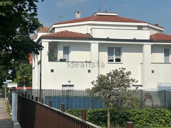 casa indipendente in vendita a Rozzano