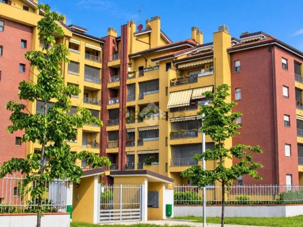 appartamento in vendita a Rozzano in zona Quinto Stampi