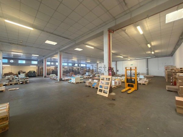 capannone in vendita a Rozzano in zona Quinto Stampi