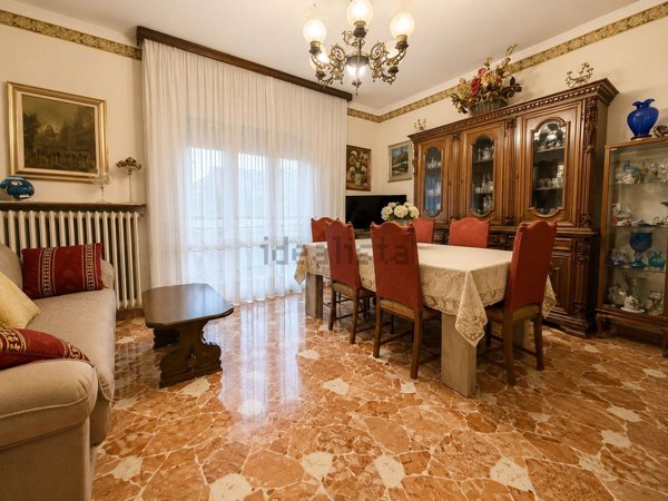 appartamento in vendita a Rozzano in zona Valleambrosia