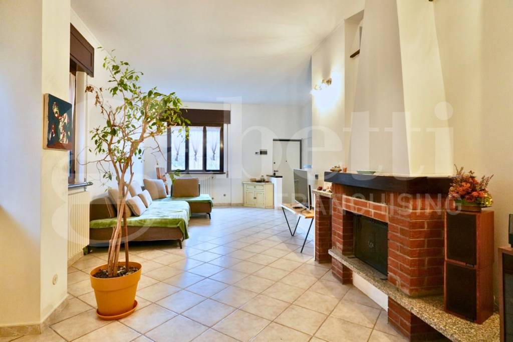 casa indipendente in vendita a Rozzano in zona Valleambrosia