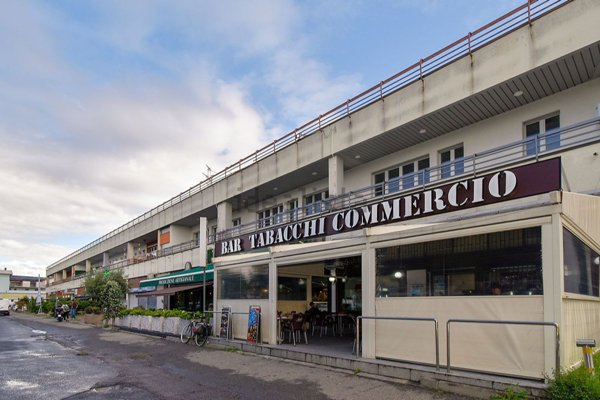locale commerciale in vendita a Rozzano in zona Quinto Stampi