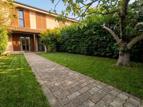casa indipendente in vendita a Rozzano