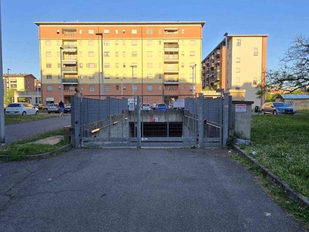 box auto in vendita a Rozzano in zona Cassino Scanasio