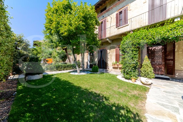 casa indipendente in vendita a Rozzano in zona Cassino Scanasio