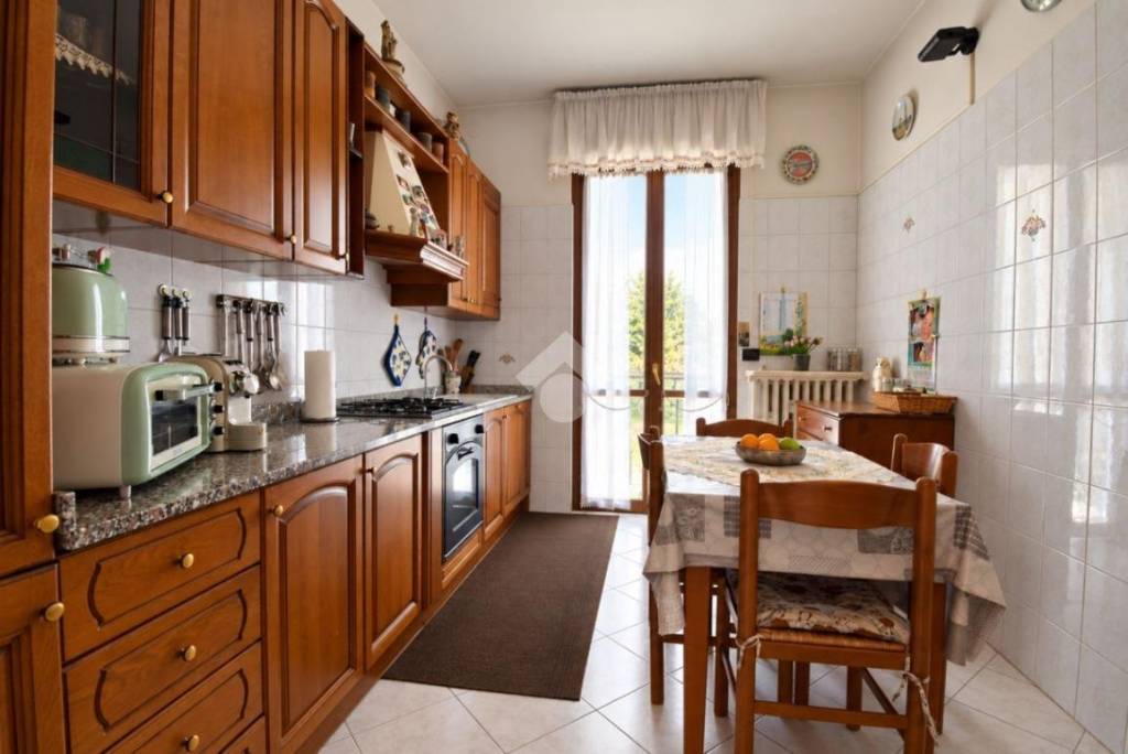 appartamento in vendita a Rozzano in zona Pontesesto