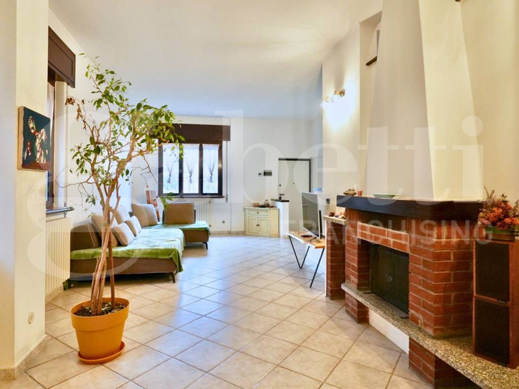 casa indipendente in vendita a Rozzano in zona Valleambrosia