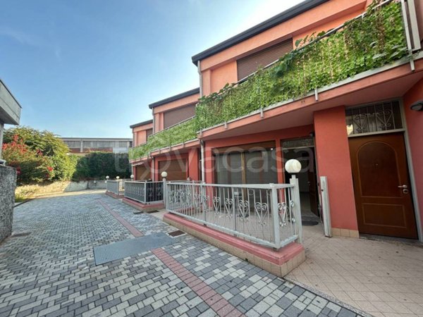 appartamento in vendita a Rozzano in zona Quinto Stampi