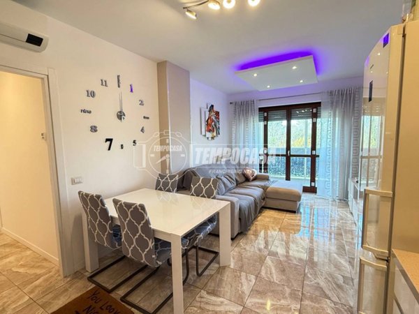 appartamento in vendita a Rozzano in zona Quinto Stampi