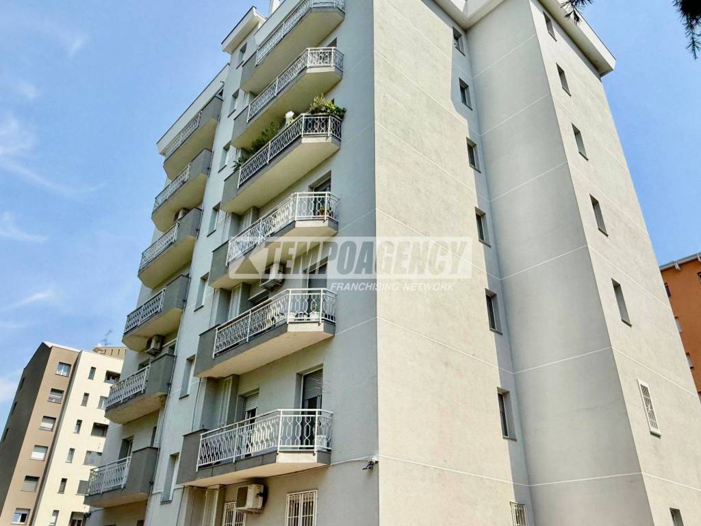 appartamento in vendita a Rozzano in zona Cassino Scanasio
