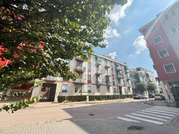 appartamento in vendita a Rozzano in zona Quinto Stampi
