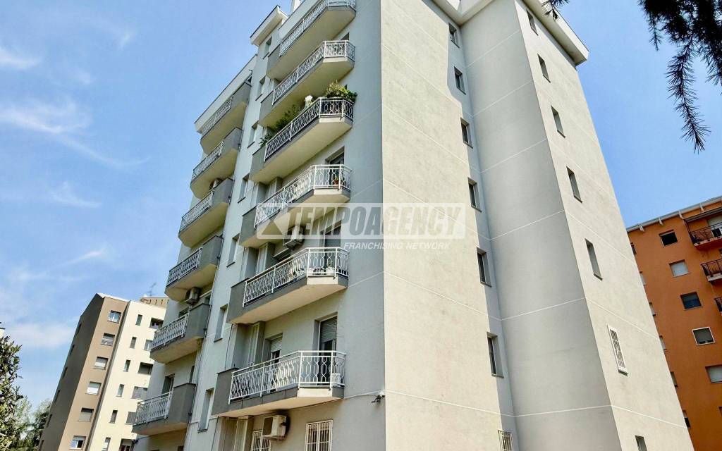 appartamento in vendita a Rozzano in zona Cassino Scanasio