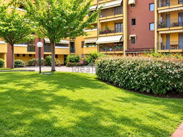 appartamento in vendita a Rozzano in zona Quinto Stampi