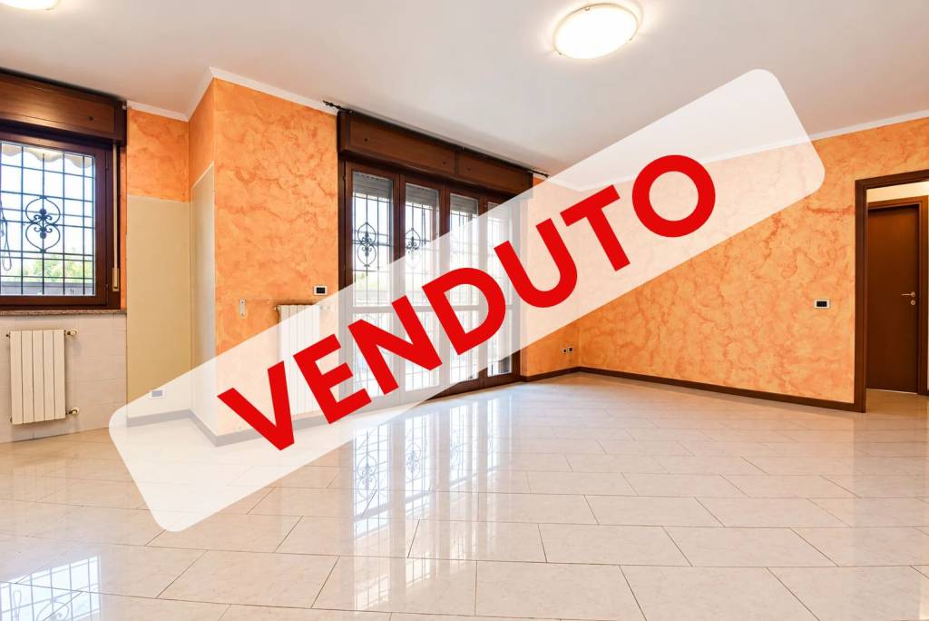 appartamento in vendita a Rozzano in zona Quinto Stampi