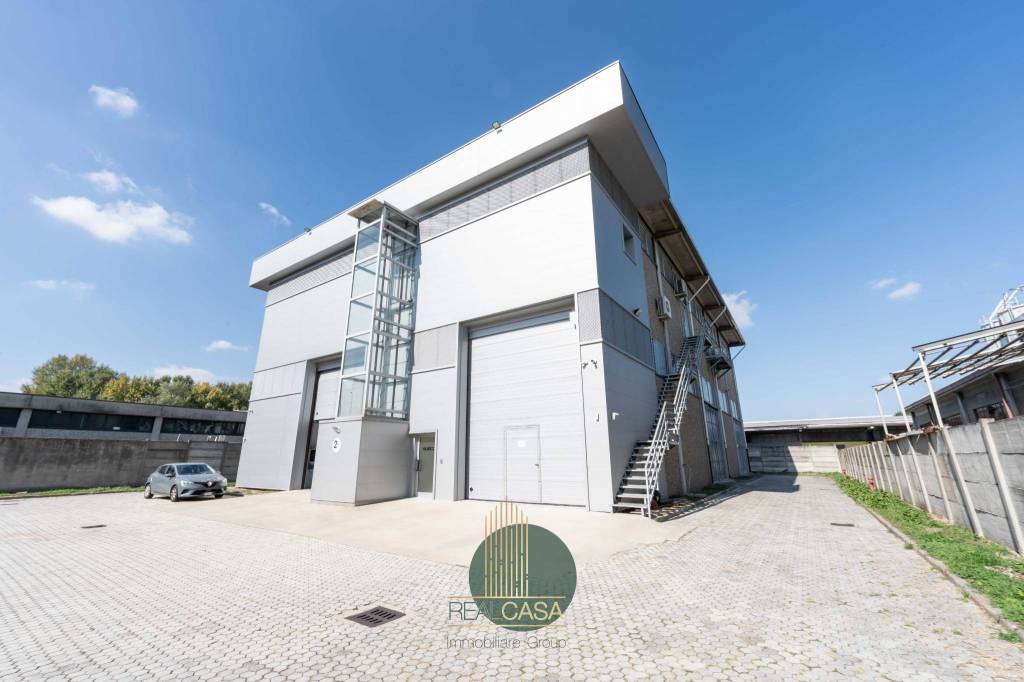 locale commerciale in vendita a Rozzano